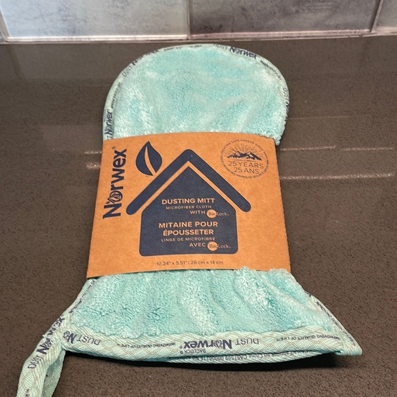 Norwex Dusting Mitt - Picture 3 of 5